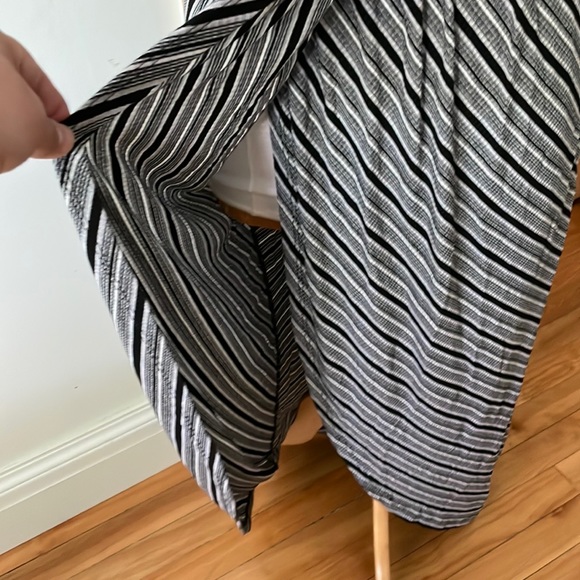 🇺🇸  Lush Sleeveless Black White and Grey Striped Maxi Dress, Size S - Picture 4 of 16